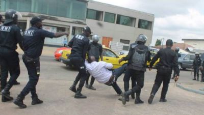 Déclaration du SYNAPPCI relative à l’agression des journalistes Coulibaly Daouda et Landry Beugré par des policiers ivoiriens.